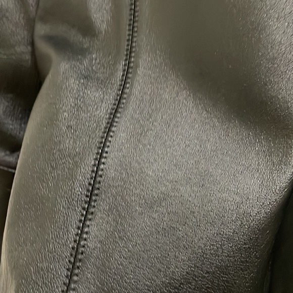Reitmans black leather jacket (sz l) - Picture 7 of 10